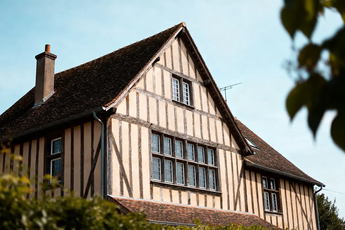 Architectural style Tudor : histoire, codes et inspirations déco