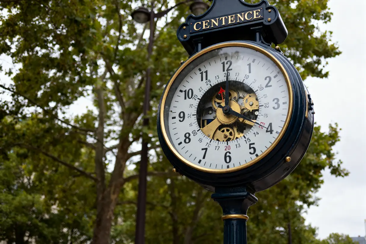 Horloge centième : convertisseur précis minutes et heures